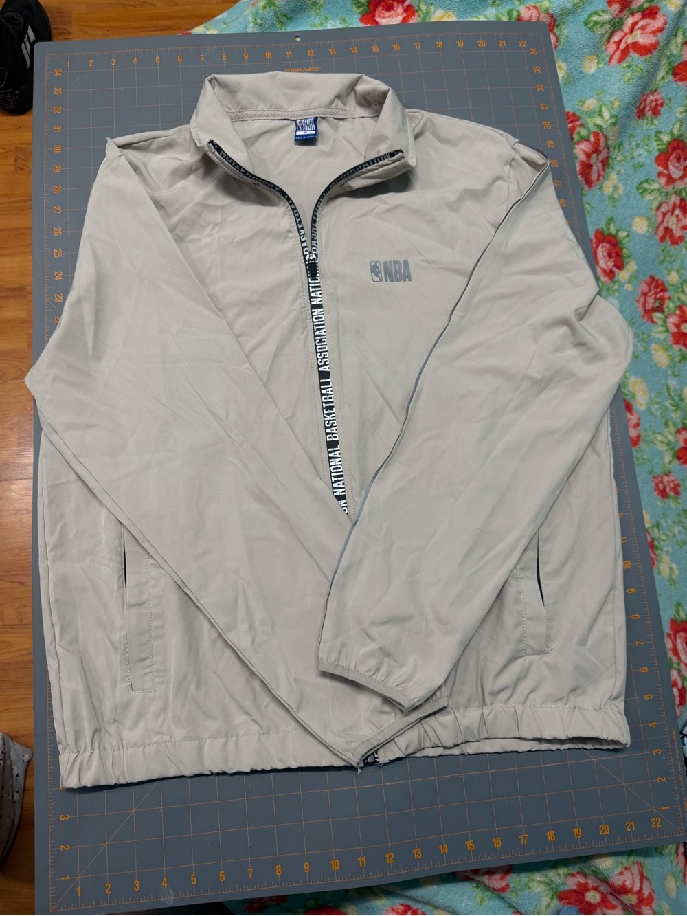 NBA Men's Light Gray Windbreaker Jacket M